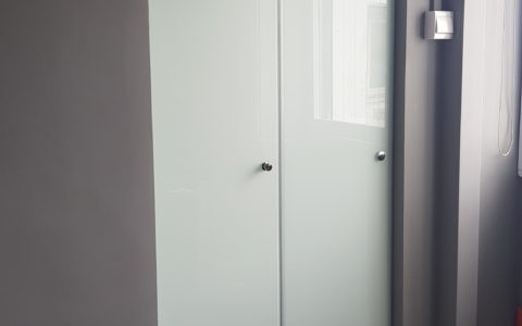 Laminated bi-fold glass door