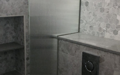 Fluted laminated shower panel
